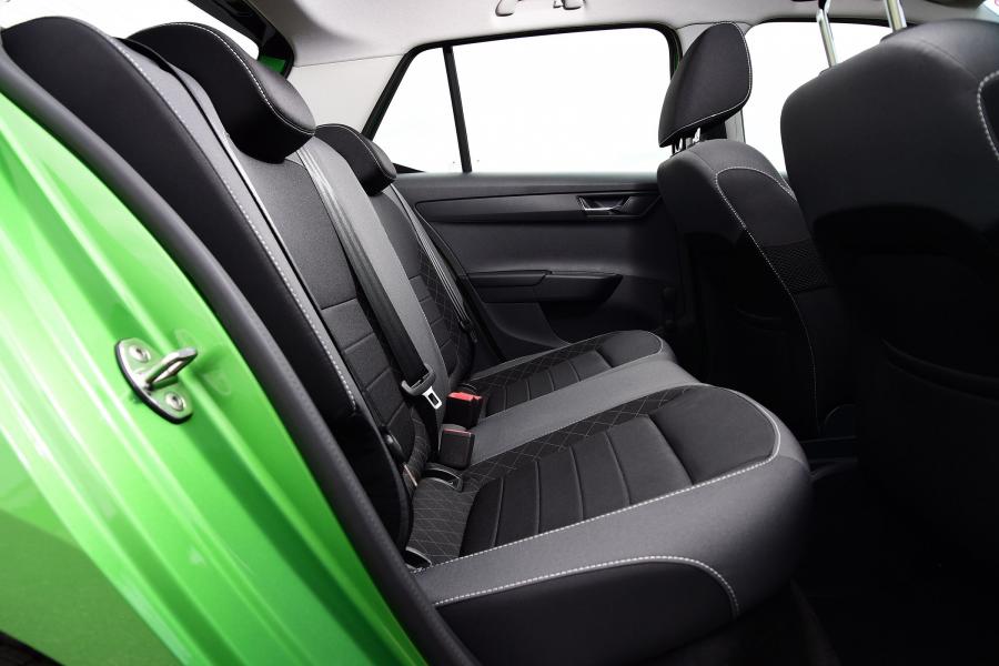Интерьер Skoda Fabia Colour Edition (NJ) 2018 года  (UK) (фото 10 из 12)